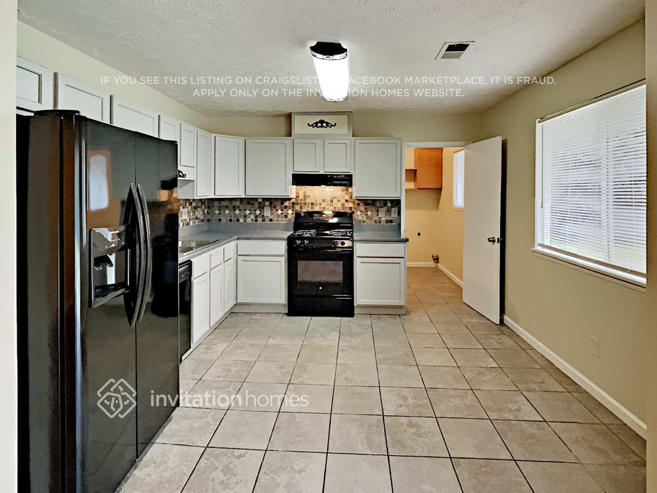 Building Photo - 2463 Mistletoe Ln SW