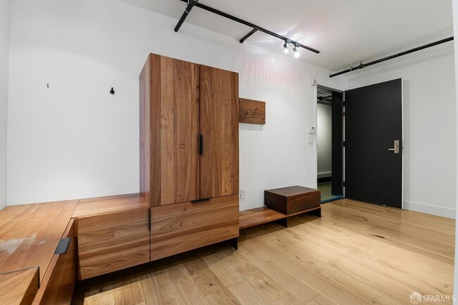 Building Photo - 1875 Mission St