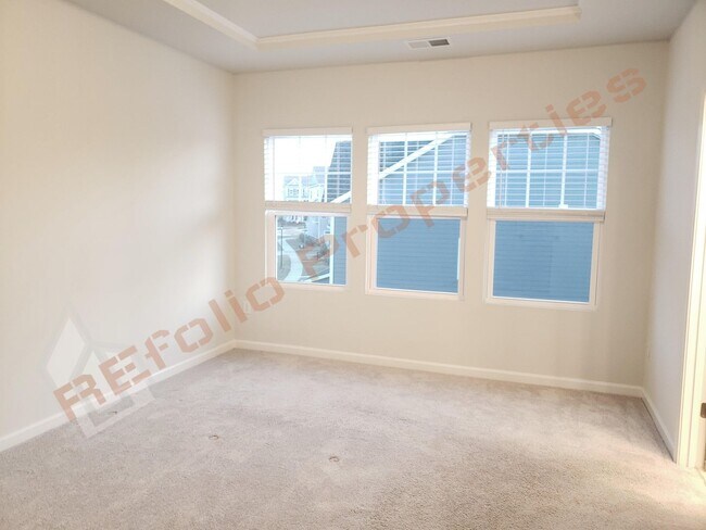 Building Photo - Luxury 3 Story 4 BD/3.5 Bath Townhome @ Sm...