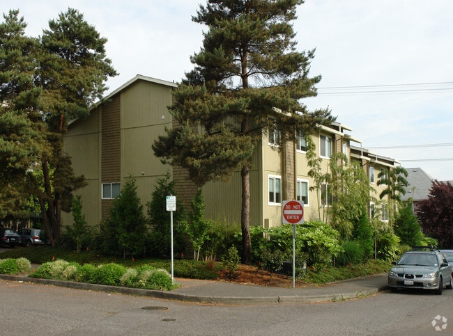 Primary Photo - Curry Court Apartments