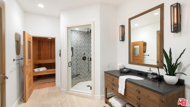 Building Photo - 6110 Merritt Dr