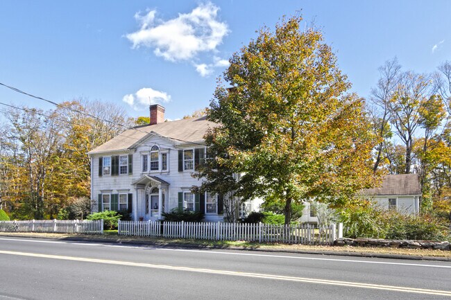 Building Photo - 562 Amity Rd