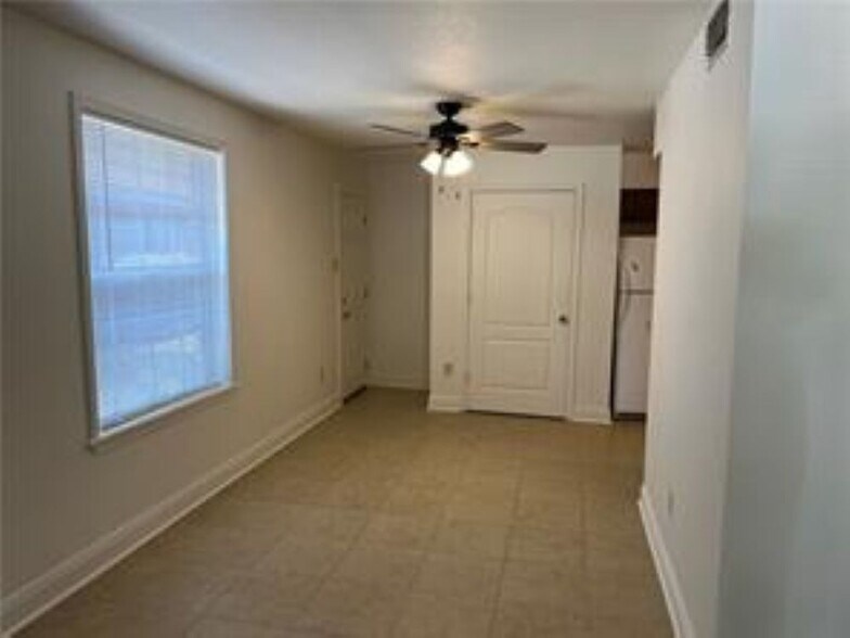 Living Room - 228 Jewel St