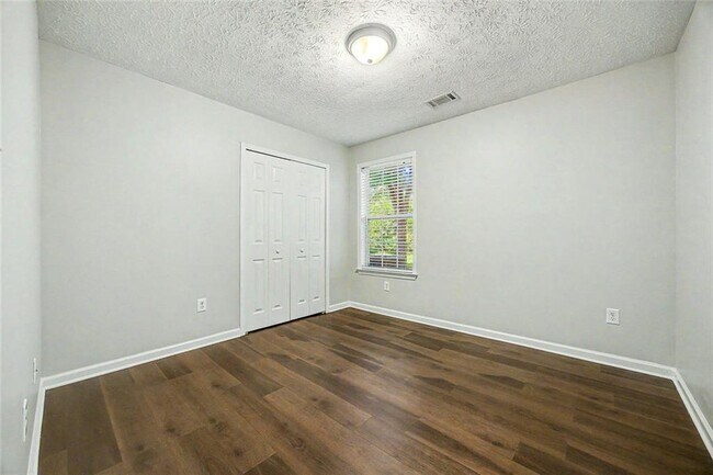 Building Photo - 572 Staghorn Ln