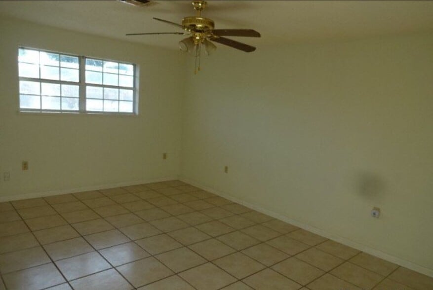 Building Photo - 4709 Shalimar Dr