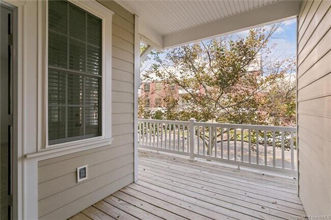 Building Photo - New Town 3 Bedroom, 3.5 Bath Townhome