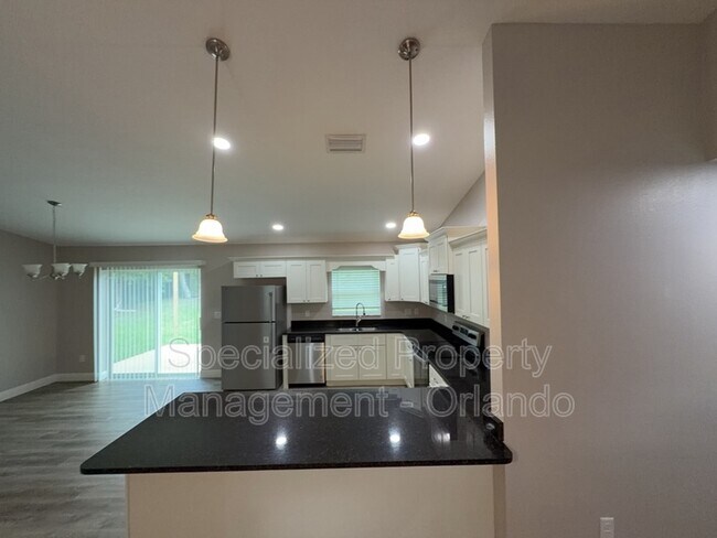 Building Photo - 2854 W Edison Pl