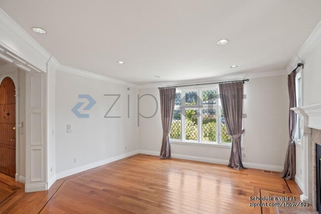 Building Photo - 1320 Drake Ave