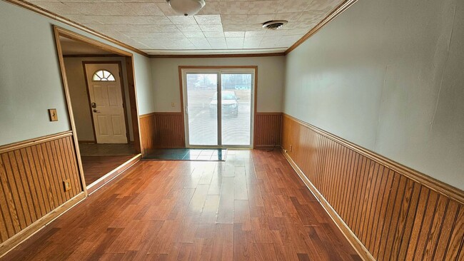 Building Photo - Welcome to this charming 2-bedroom home in Mansfield, OH.