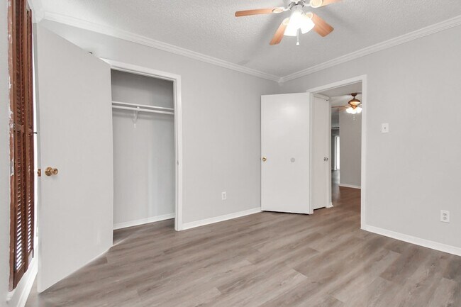 Building Photo - 2800 Jeanetta St