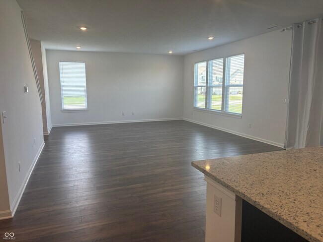 Building Photo - 354 N Grand Oak Dr