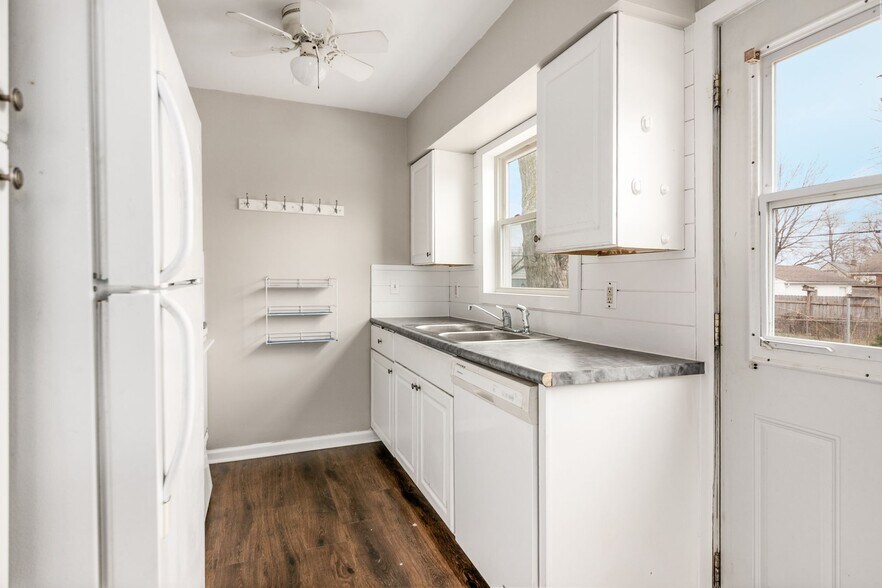 Kitchen - 4284 Beechgrove Dr