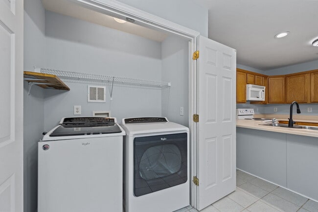 Building Photo - 200 Bridlewood Dr