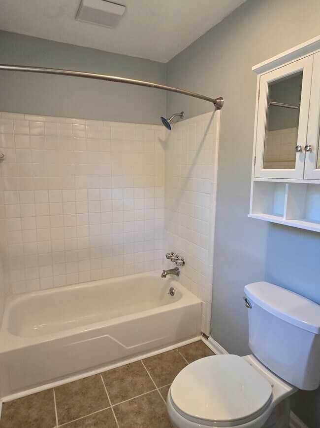 Building Photo - 3703 Hickory Hill Dr