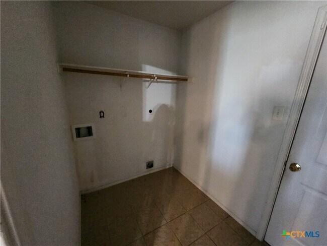 Building Photo - 4302 Neta Dr