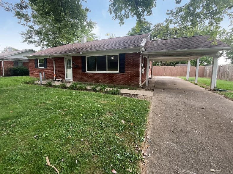 Primary Photo - 210 Littlebrook Dr