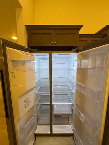 Building Photo - 385 Taft St