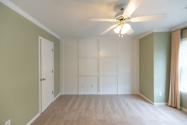 Building Photo - 111 Goldfinch Ave