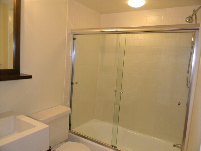 Building Photo - 152 Elmgrove Ave