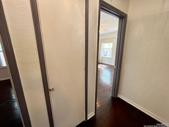 Building Photo - 414 Elmwood Dr