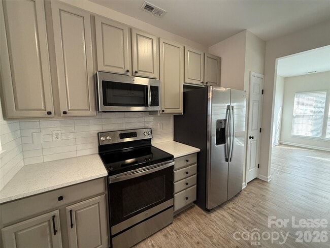 Building Photo - 17632 Delmas Dr