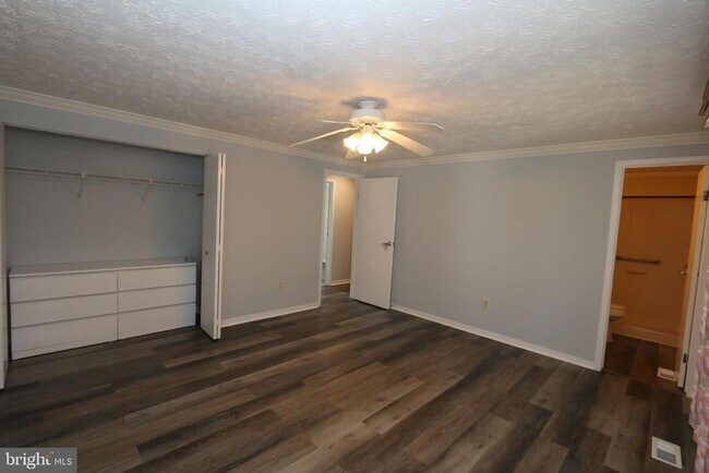Building Photo - 6512 Cricket Pl