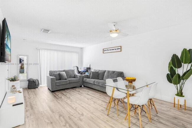 Building Photo - 1144 NW 125th Path