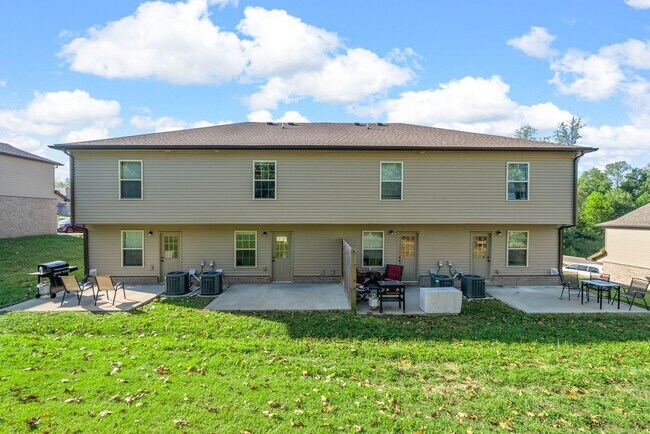 Building Photo - 161 Center Pointe Dr