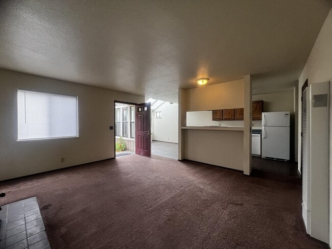 Building Photo - 674 Hidden Creek Rd