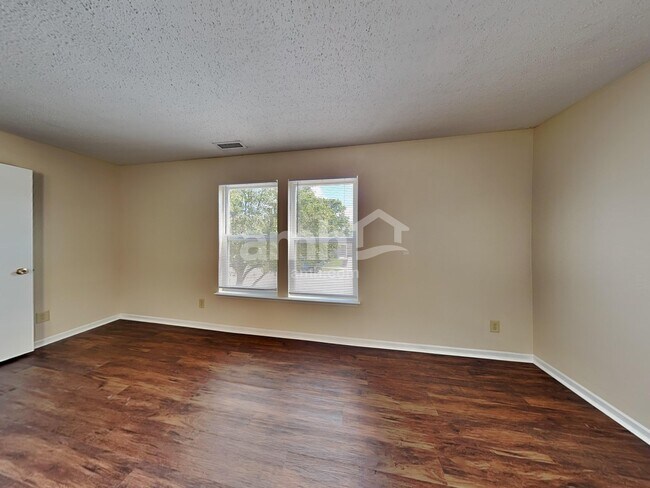 Building Photo - 10350 Lee Stewart Ln