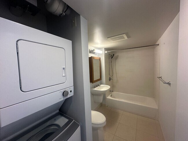Building Photo - Pacifica Honolulu #3402