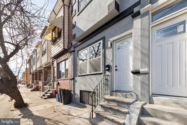 Building Photo - 2242 S Bonsall St