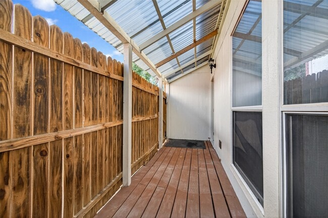 Building Photo - 14007 Hillingdale Ln