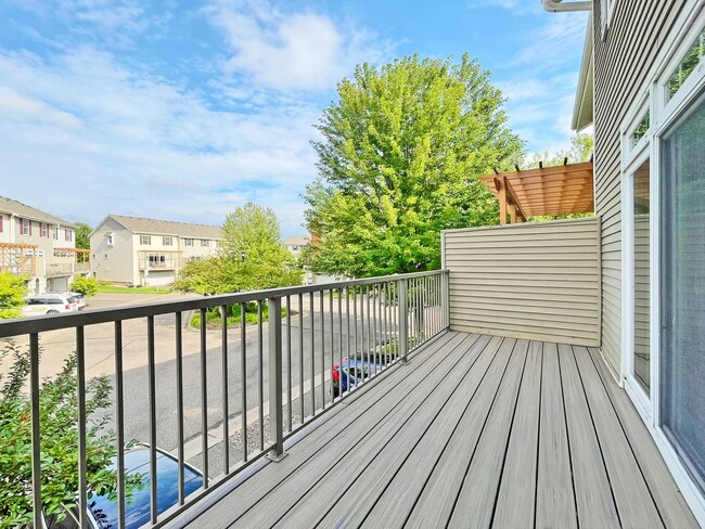Building Photo - 11903 Emery Village Dr N