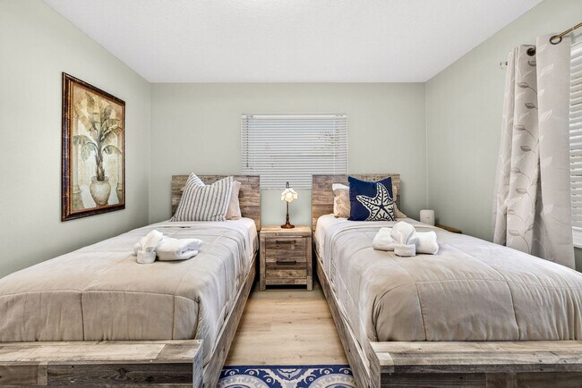 Building Photo - 1412 Gladys Cir