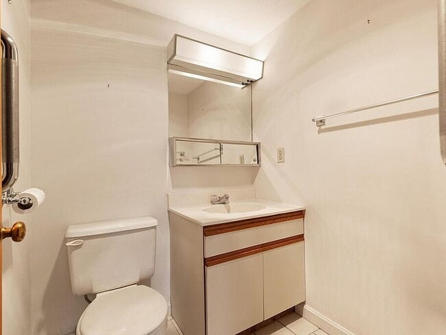 Building Photo - 100 High St