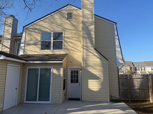 Building Photo - BeautifullyTownhome in Sought-After Indian Lakes * Ask Abut Our Zero Deposit*