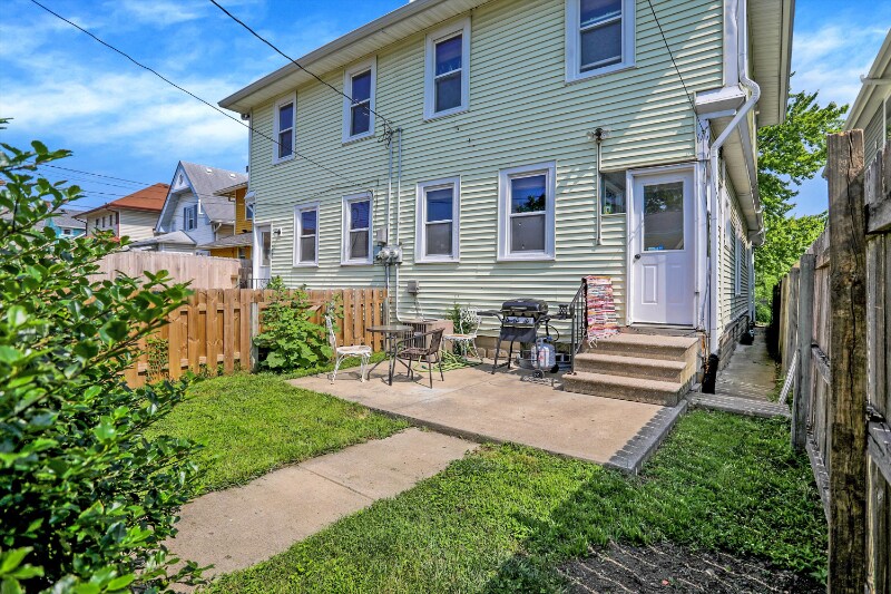 Building Photo - 1427 Sturm Ave