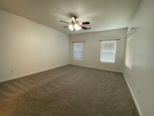 Building Photo - Cozy Home for rent in Visalia
