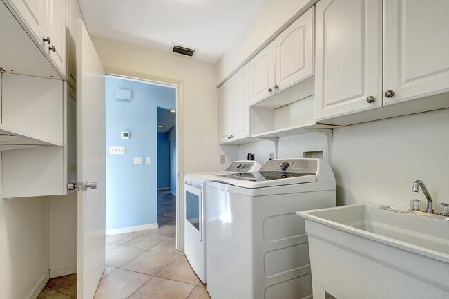 Building Photo - 1753 W Terrace Dr