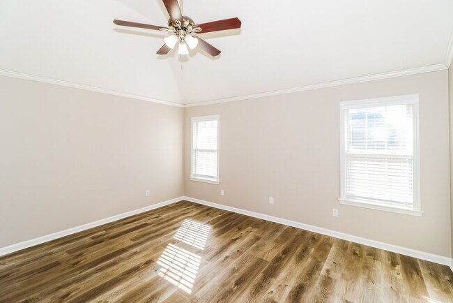 Building Photo - 9245 Tamhaven Dr