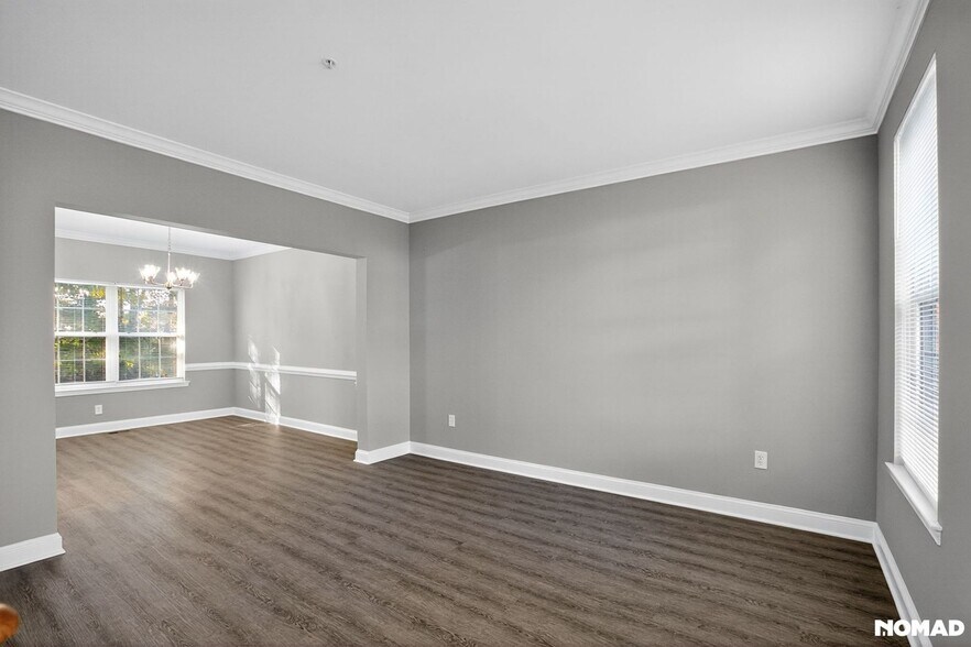 Building Photo - 7 Hickory St