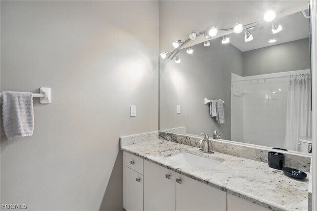 Building Photo - 15430 Bellamar Cir