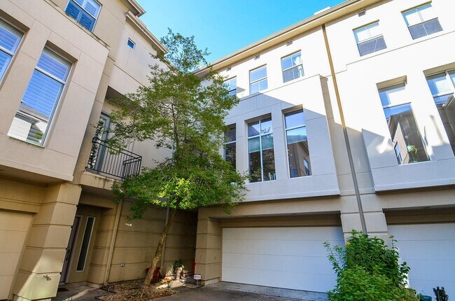 Building Photo - 1116 Columbus St