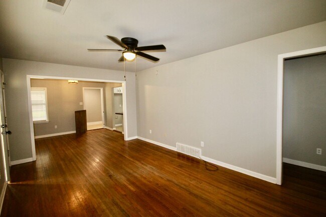 Building Photo - GORGEOUS SPACIOUS CORNER LOT HOME FOR RENT