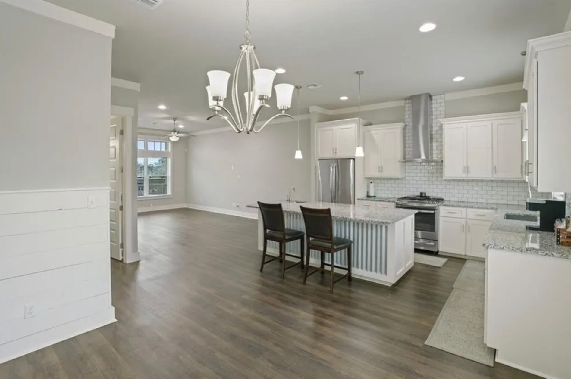 Building Photo - 14890 Granada Dr