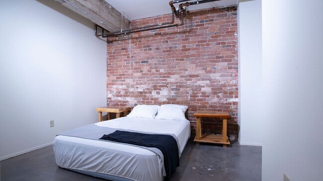 Building Photo - Garden View 1 Bedroom Loft Ready for move in