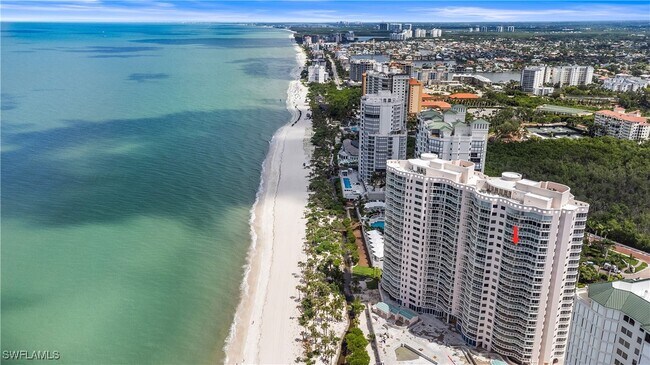 Building Photo - 8231 Bay Colony Dr