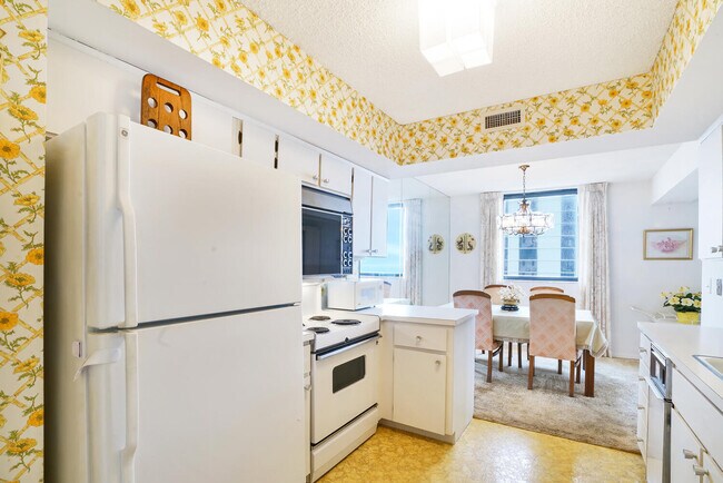 Building Photo - 5380 N Ocean Dr