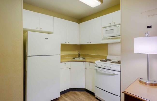 Building Photo - Furnished Studio-Richmond - W. Broad Stree...